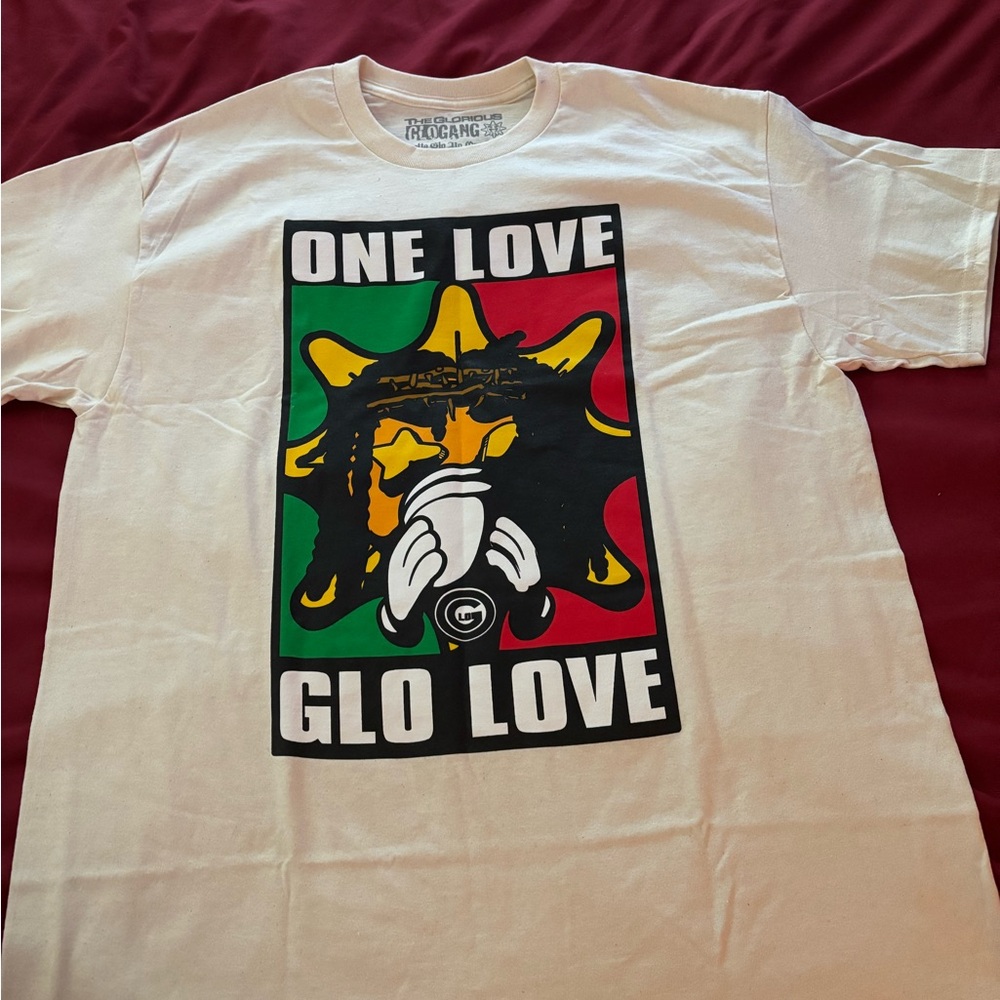 GLOGANG One Love Glo Love Graphic T-Shirt